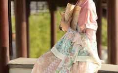 雪乳高耸激情难耐的美妇